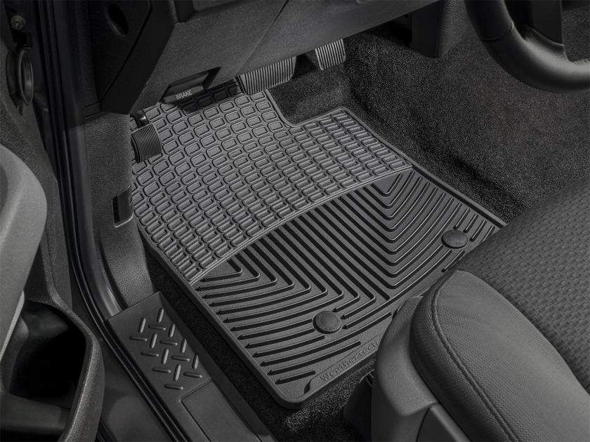 thumbnail image 2 of Lloyd Mats Classic Loop 4-Piece Floor Mat Set For Hummer H3 (2006-2010) - Ebony With Silver GM Logos 2 of 2